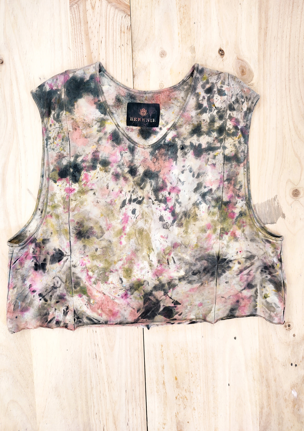 HANDPAINTED - CROP TOP SLEEVELESS - black / white hand painted